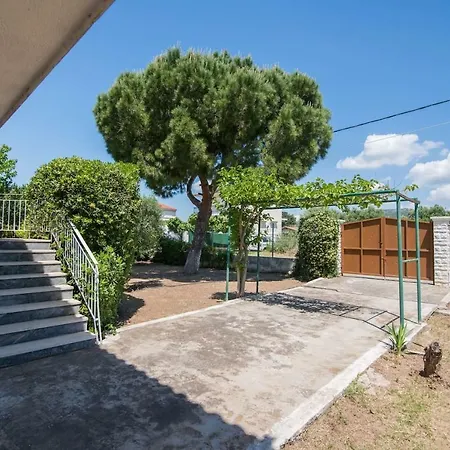 Holiday home Emerald House
